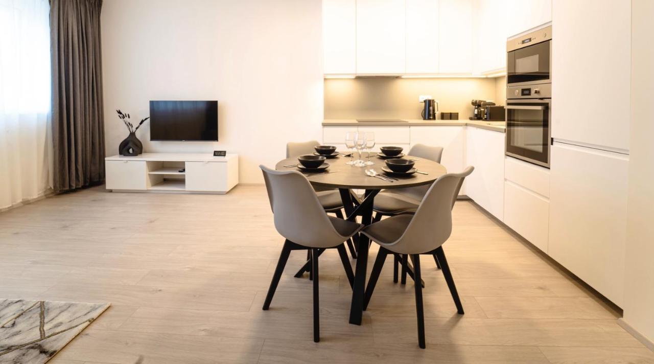 Tran Chien Apartment With Free Private Parking Prague Extérieur photo