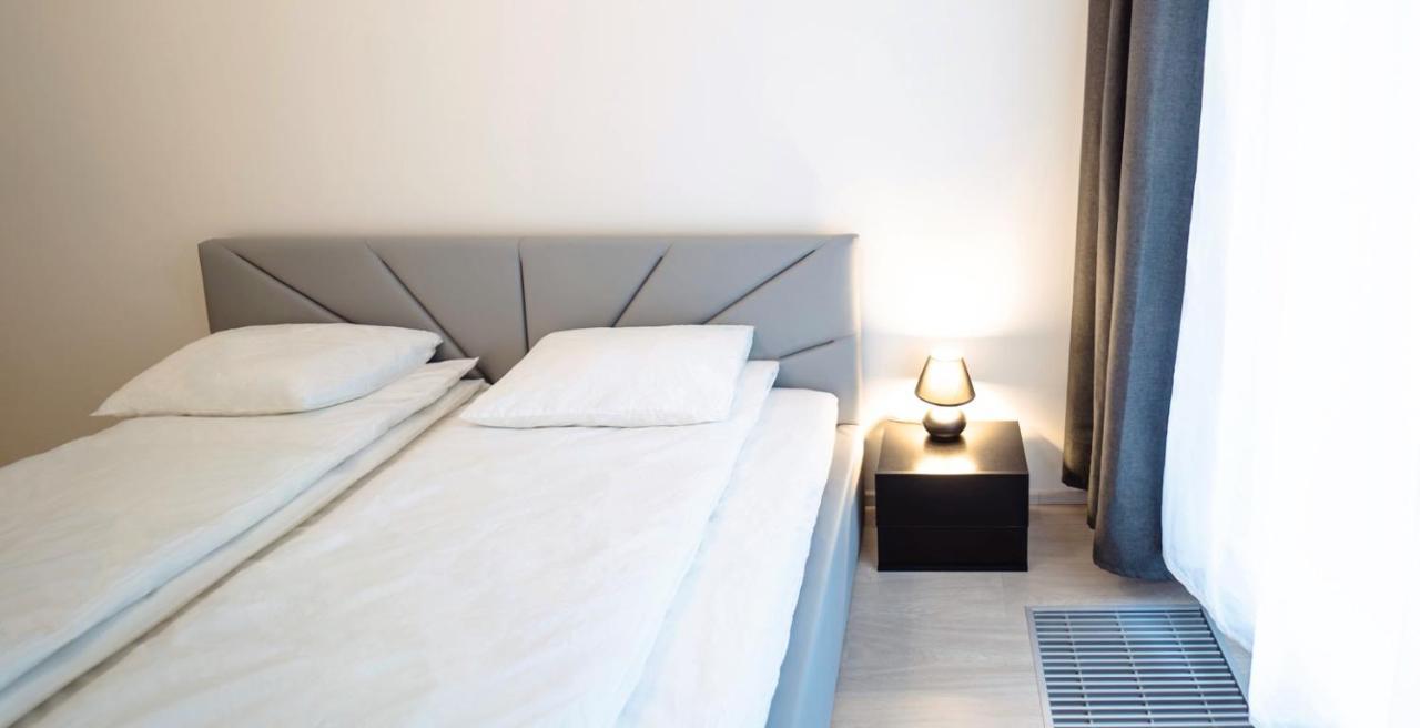 Tran Chien Apartment With Free Private Parking Prague Extérieur photo