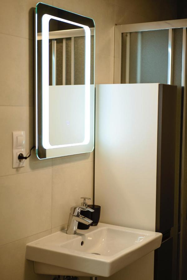 Tran Chien Apartment With Free Private Parking Prague Extérieur photo
