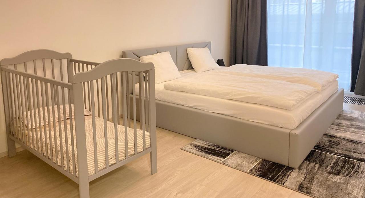 Tran Chien Apartment With Free Private Parking Prague Extérieur photo